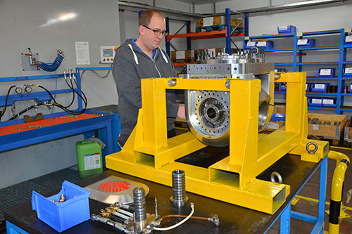 Repair & Maintenance of your Huron KX 50 equipped with Milling Head CYTEC M 21